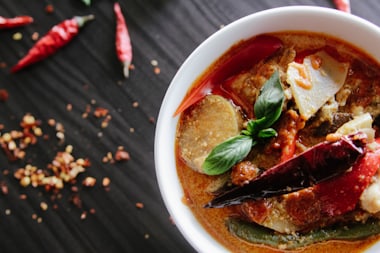 Paniertes Huhn mit Curry